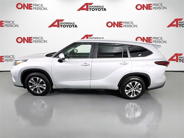 2024 Toyota Highlander XLE photo 2