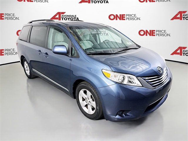 2017 Toyota Sienna LE's photo
