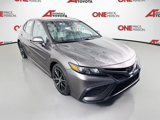 2023 Toyota Camry SE's photo
