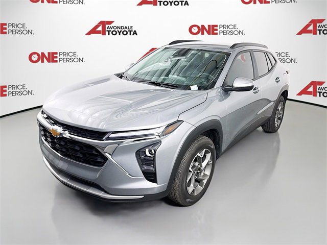 2025 Chevrolet Trax LT photo 3