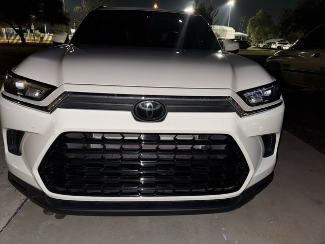 2024 Toyota Highlander Hybrid XLE photo 2