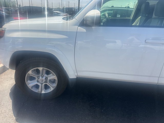 2020 Toyota 4Runner SR5 photo 2