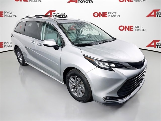 2021 Toyota Sienna XLE's photo