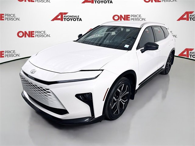 2025 Toyota Crown Signia XLE photo 3