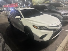 2020 Toyota Camry SE Sedan