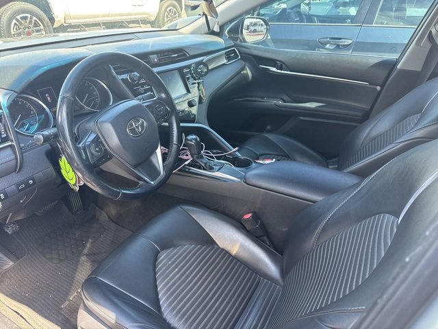 2018 Toyota Camry SE photo 3