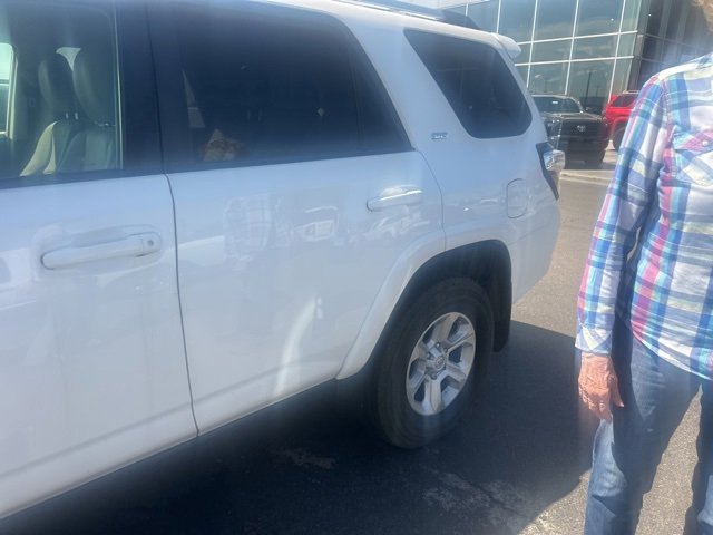2020 Toyota 4Runner SR5 photo 3