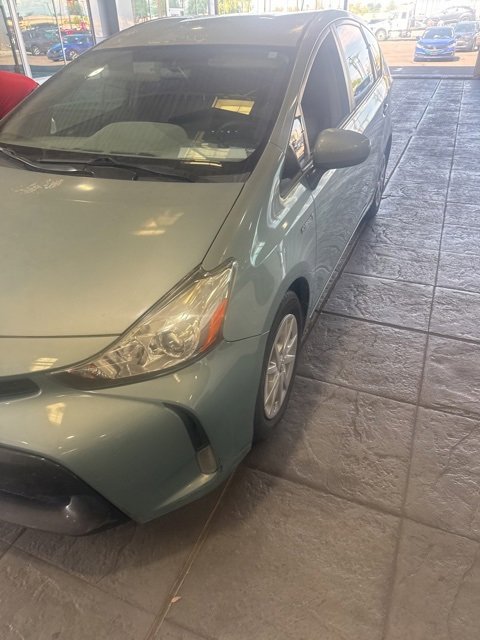2016 Toyota Prius V Three photo 3