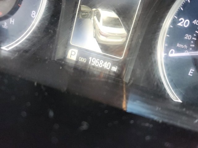 2016 Toyota Camry LE photo 3