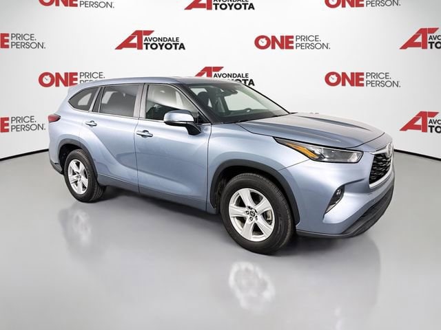 2023 Toyota Highlander LE FWD's photo