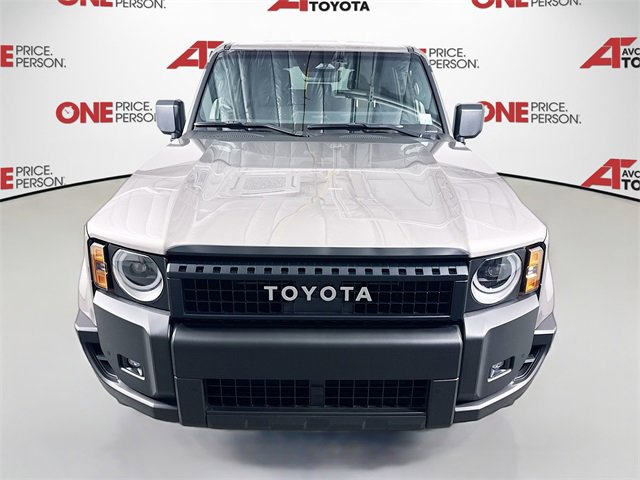 2025 Toyota Highlander Hybrid photo 2