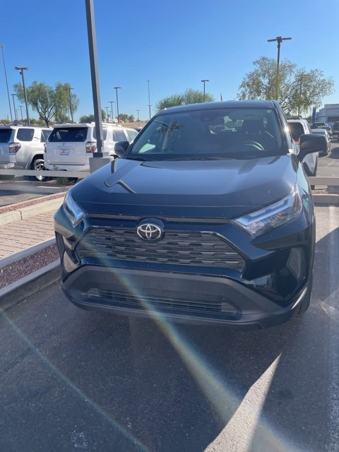 2023 Toyota RAV4 LE photo 3