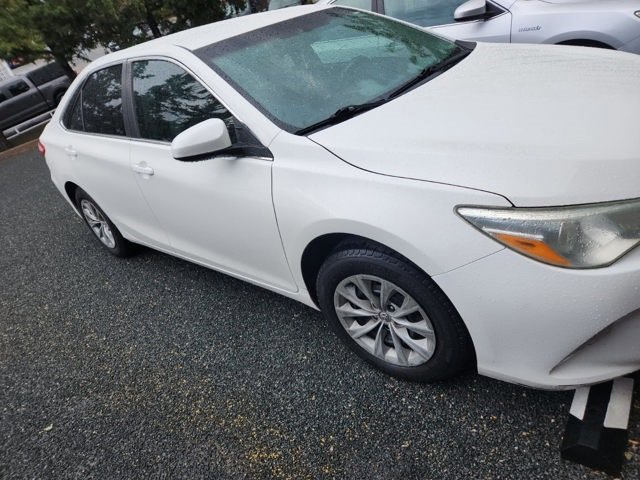 2016 Toyota Camry LE photo 2