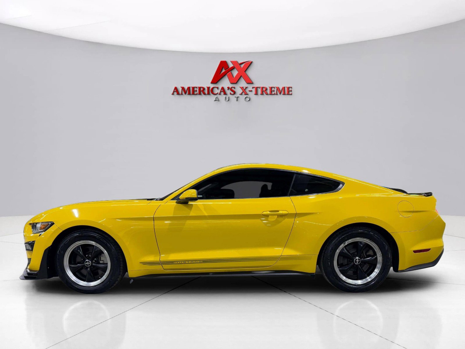 2017 Ford Mustang EcoBoost Premium photo 3