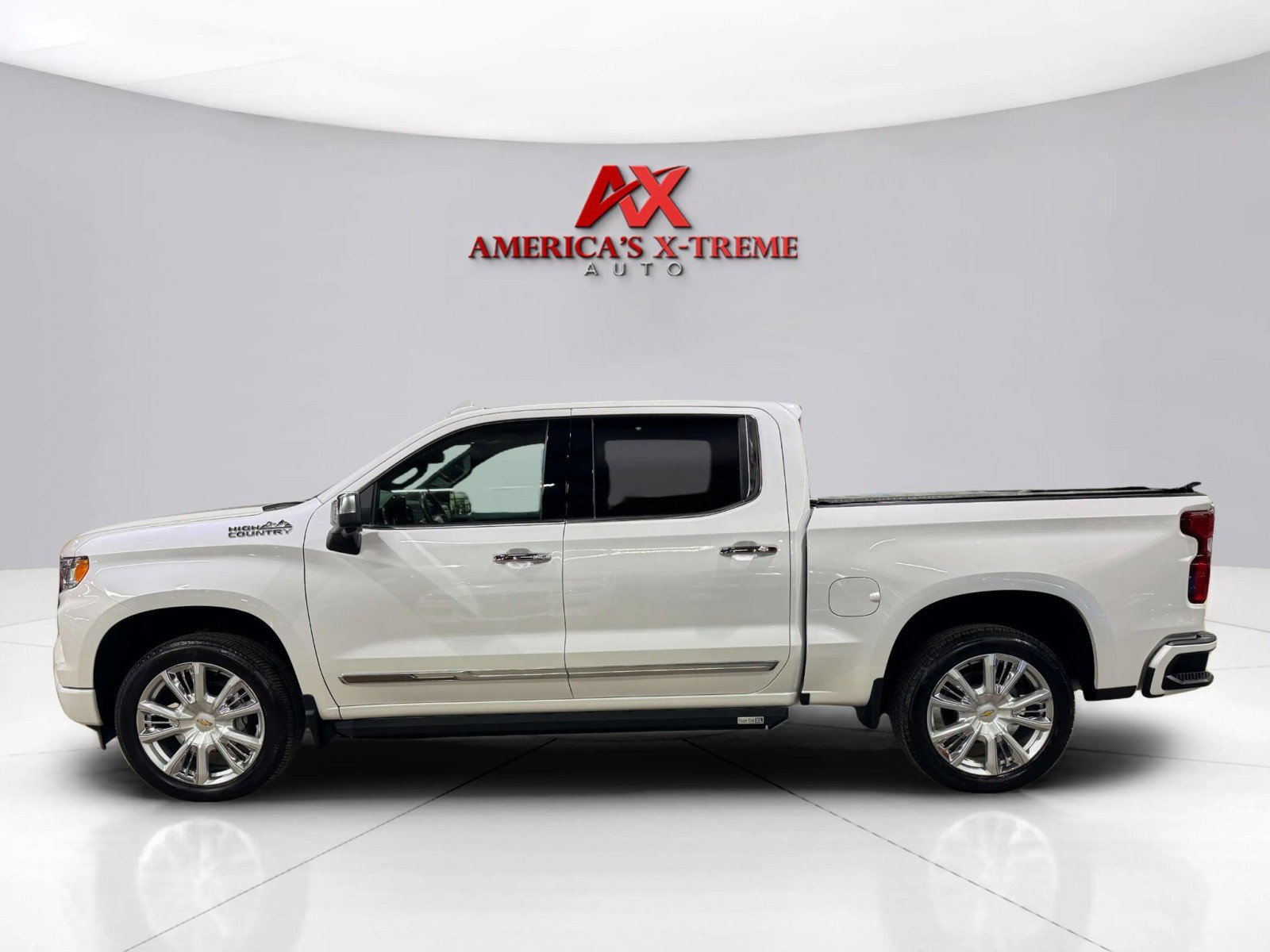 2022 Chevrolet Silverado 1500 High Country photo 3