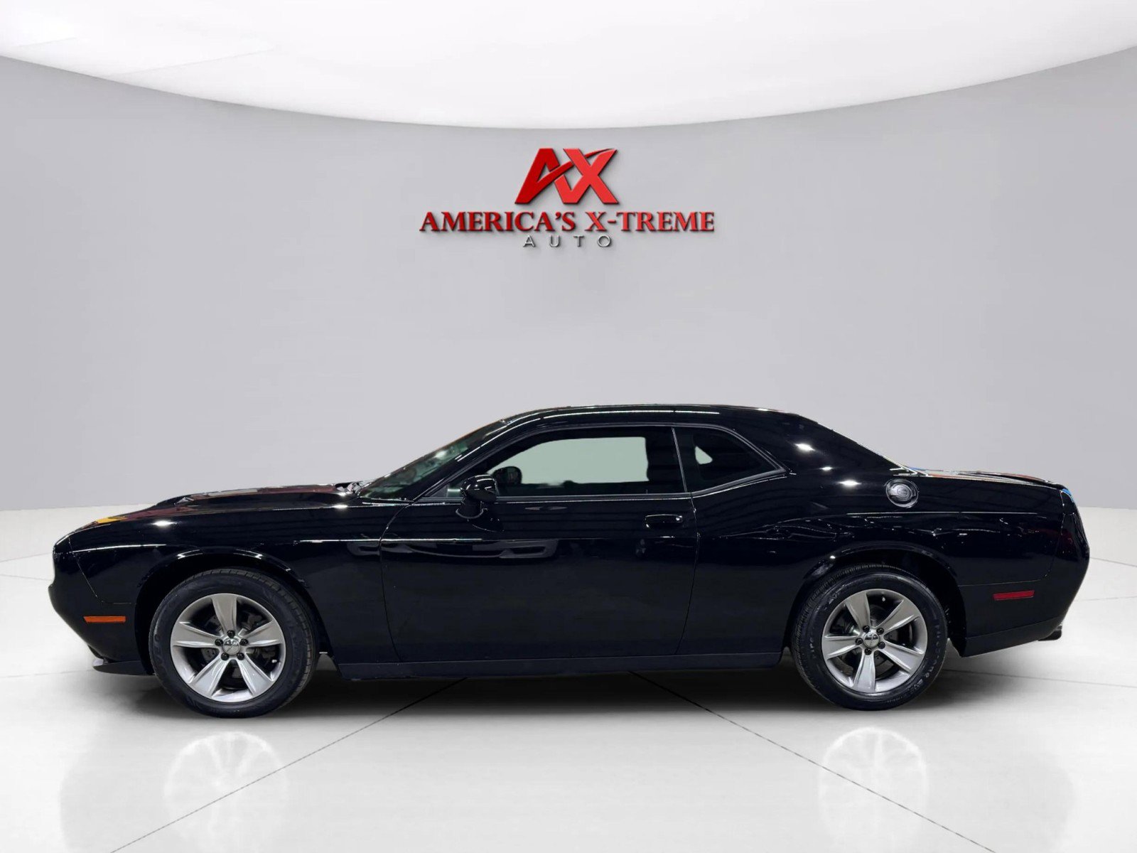 2018 Dodge Challenger SXT photo 3