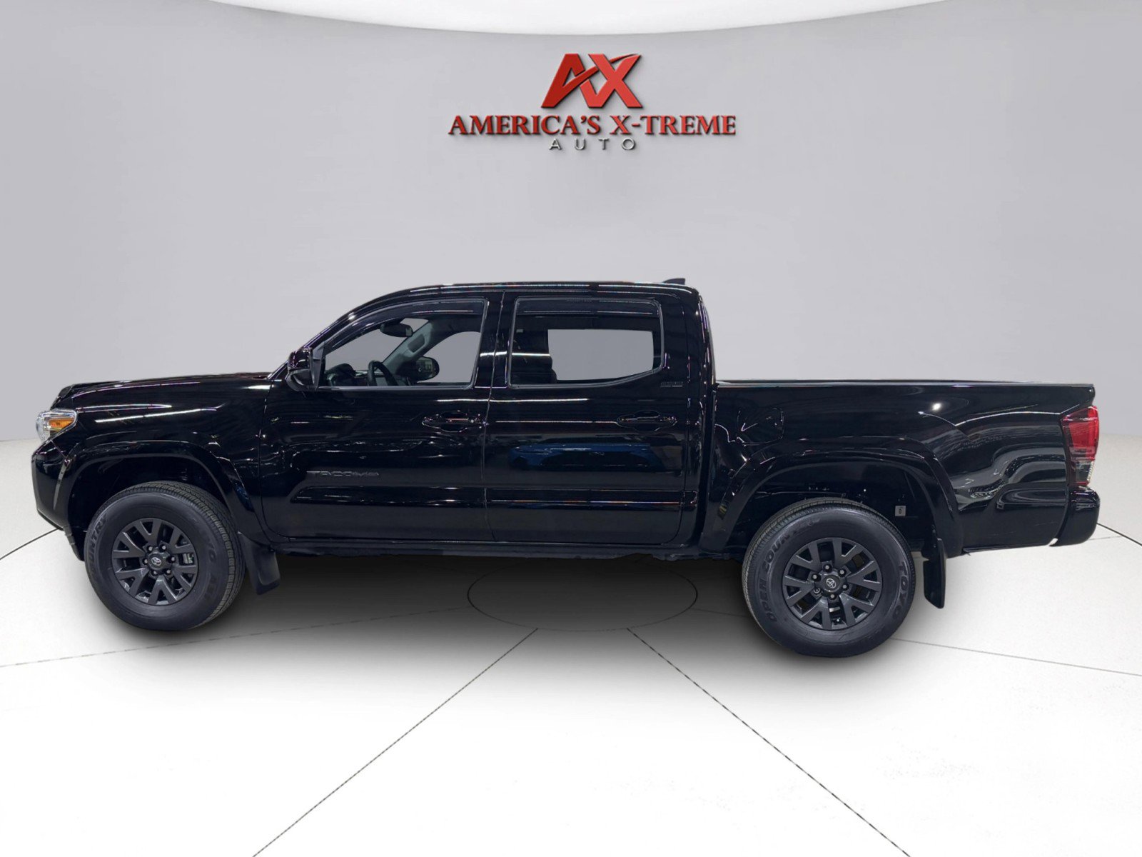 2023 Toyota Tacoma SR5 V6 photo 3