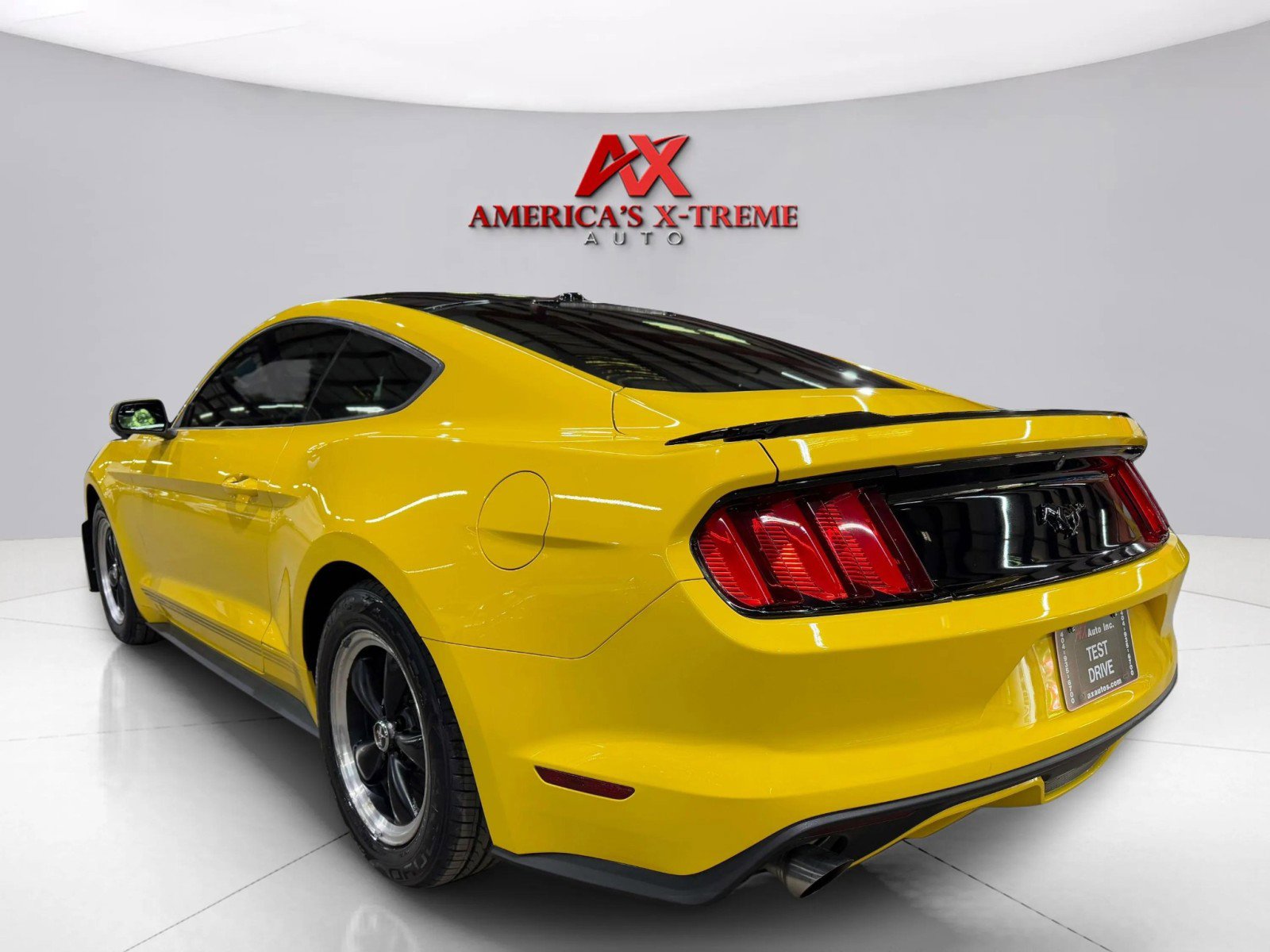 2017 Ford Mustang EcoBoost Premium photo 4
