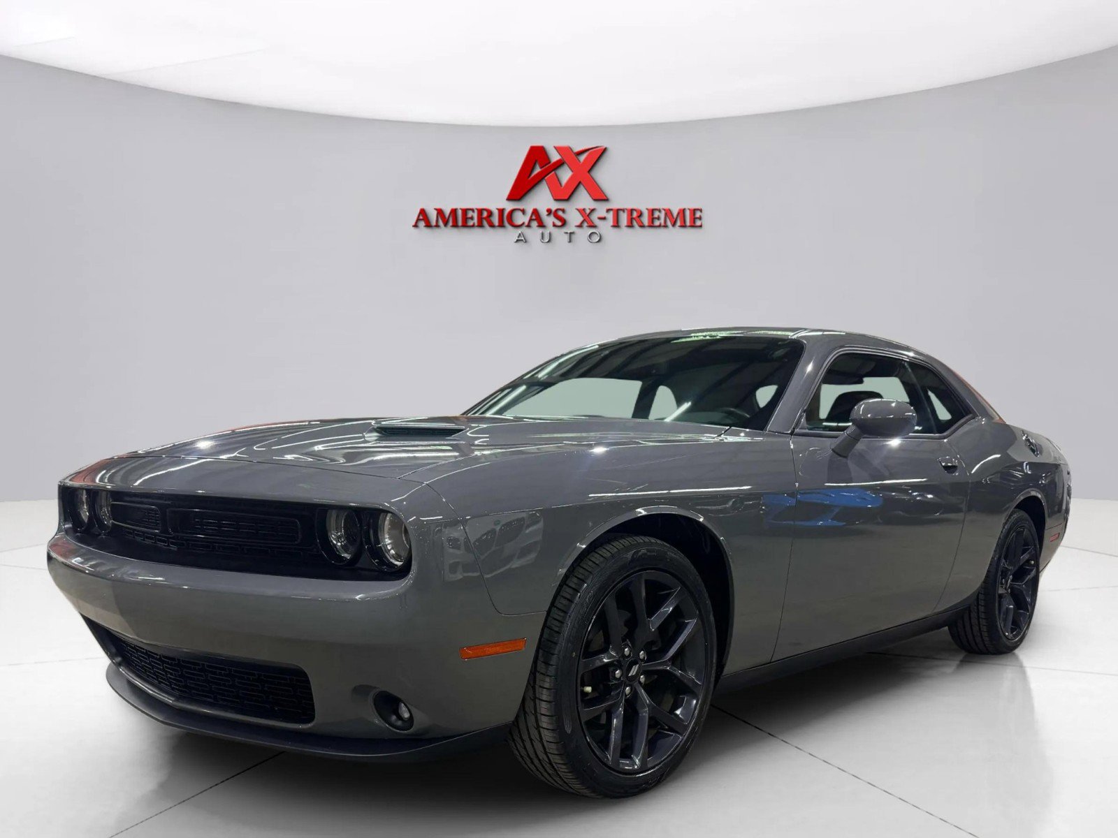 2019 Dodge Challenger SXT photo 2