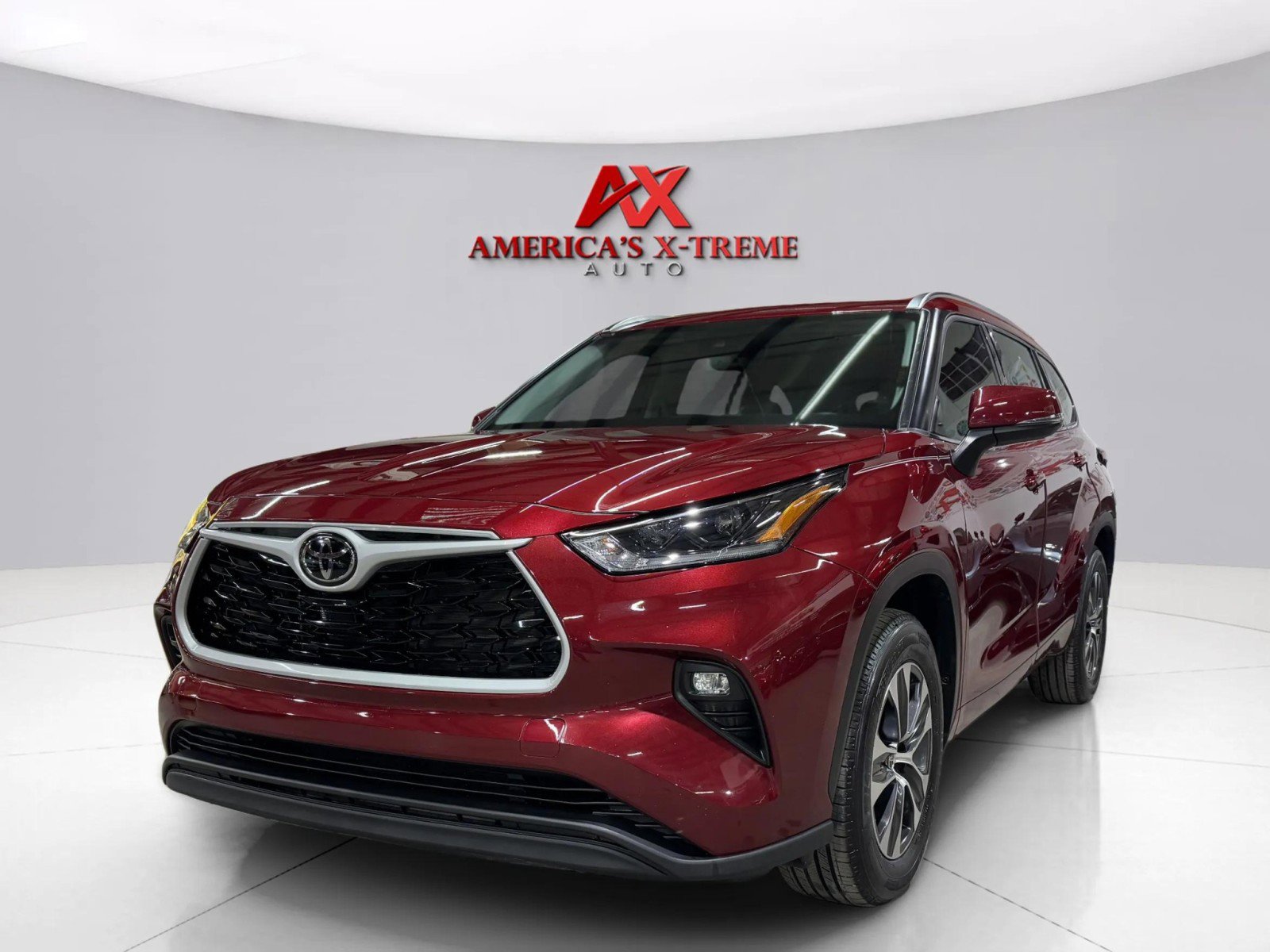 2021 Toyota Highlander XLE photo 3
