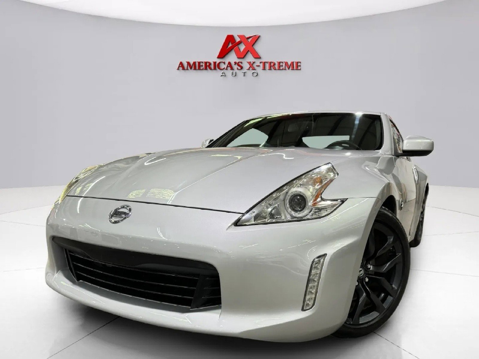 2016 Nissan 370Z Touring photo 2