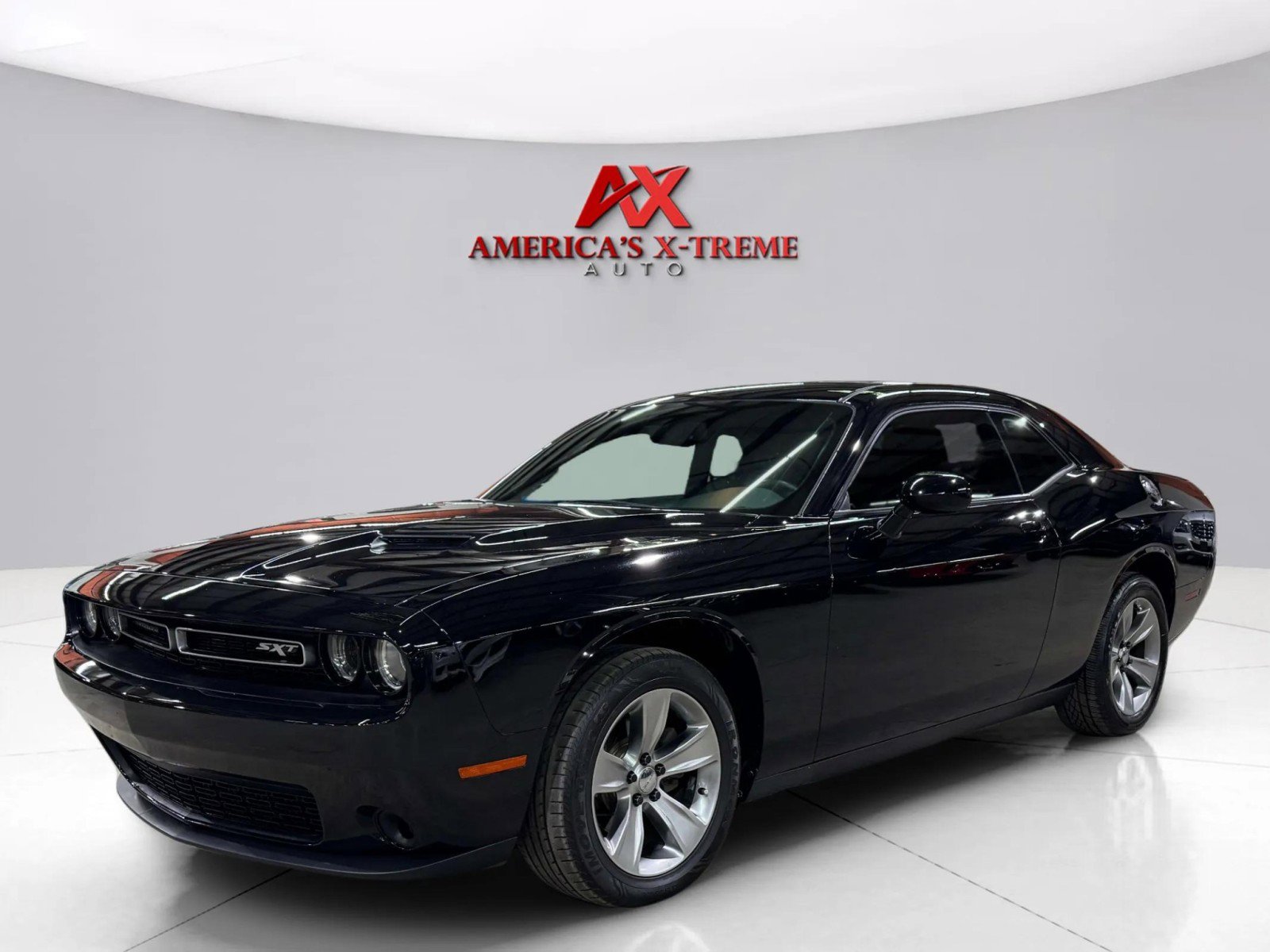 2018 Dodge Challenger SXT photo 2