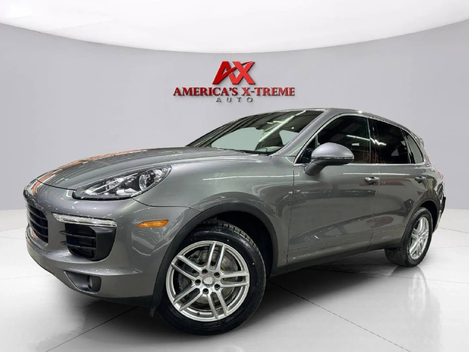 2018 Porsche Cayenne photo 2