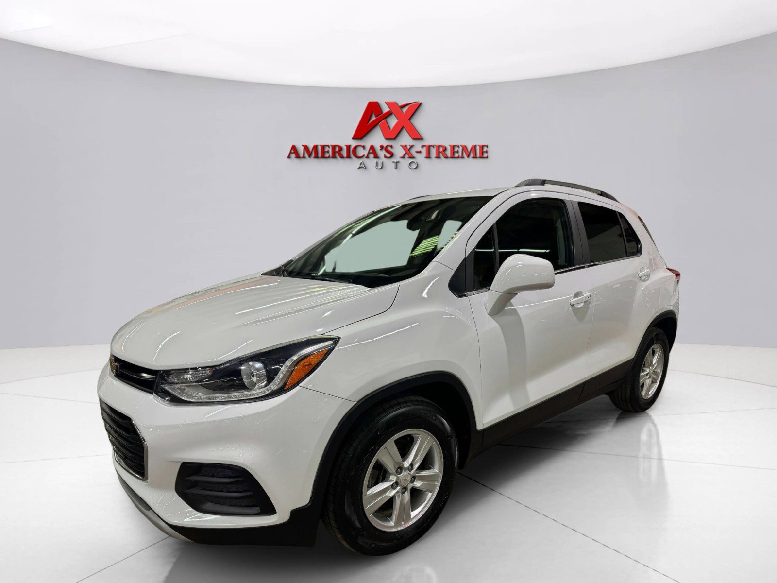 2020 Chevrolet Trax LT photo 2