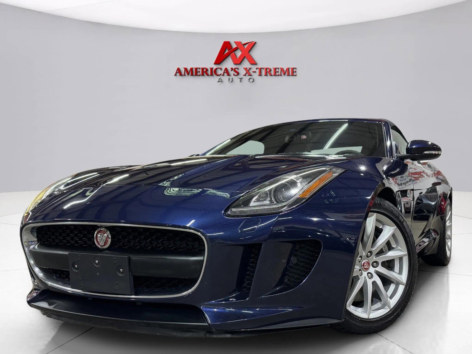 2017 Jaguar F-TYPE Premium photo 2