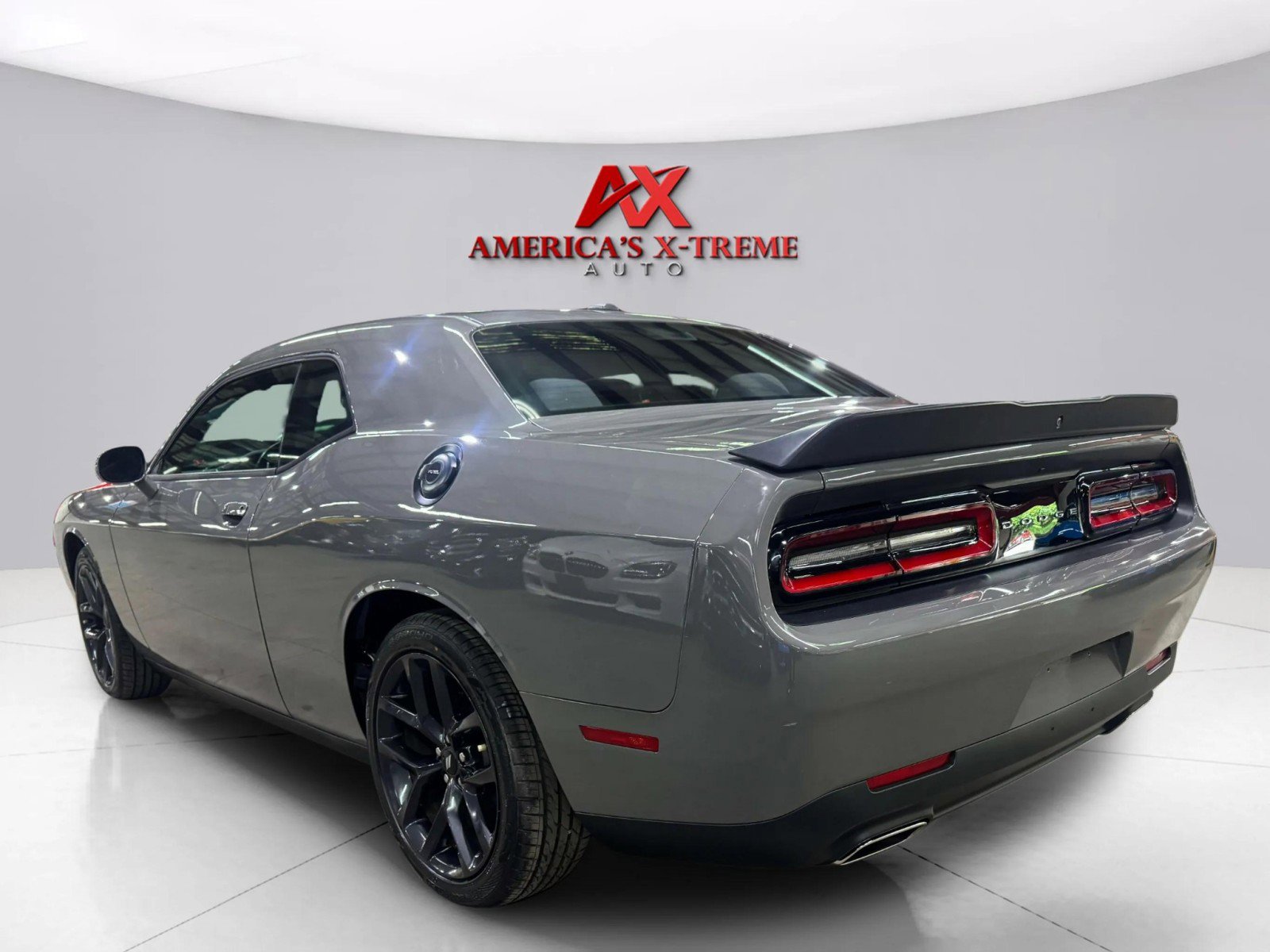 2019 Dodge Challenger SXT photo 4