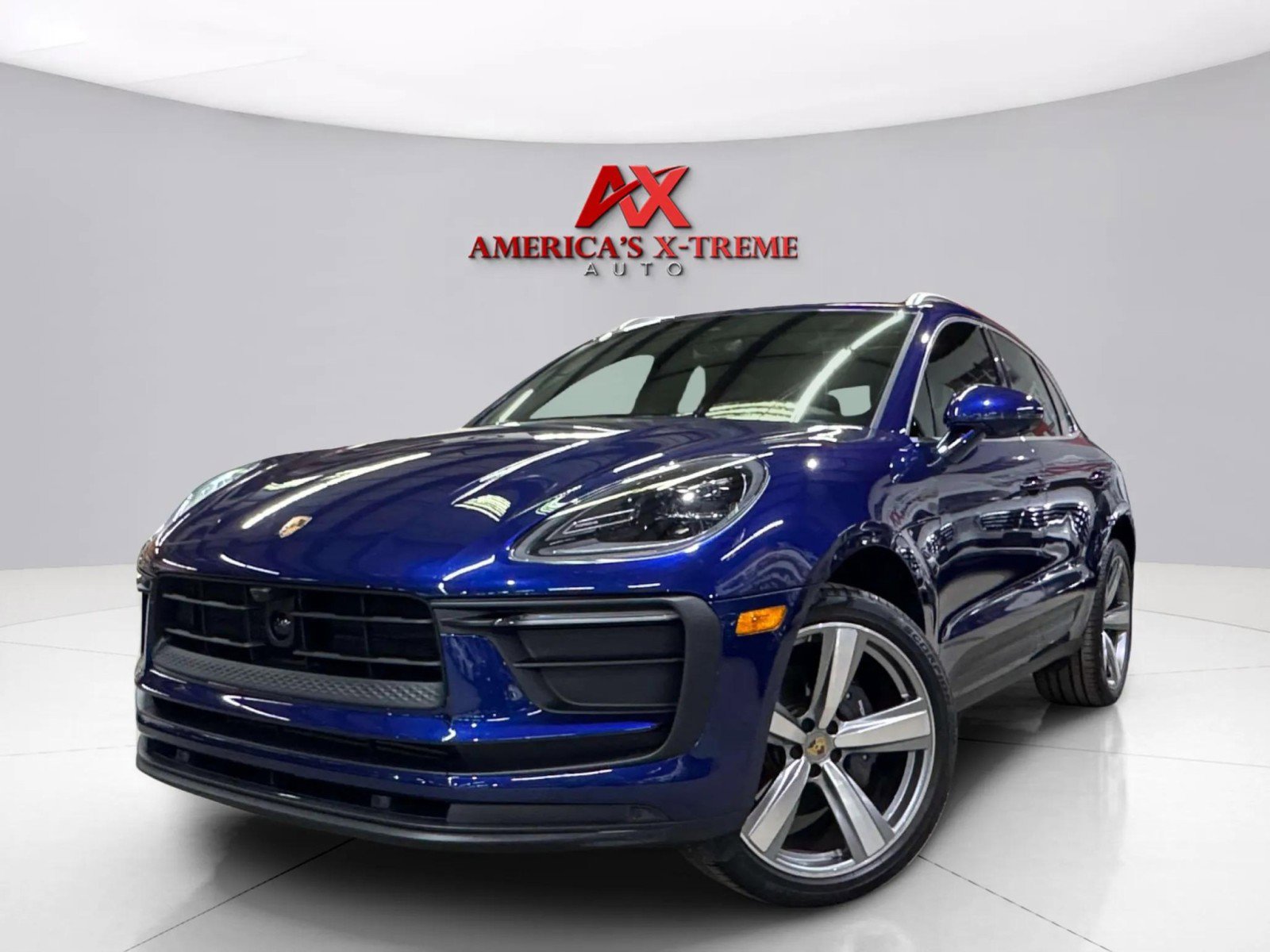 2024 Porsche Macan photo 2