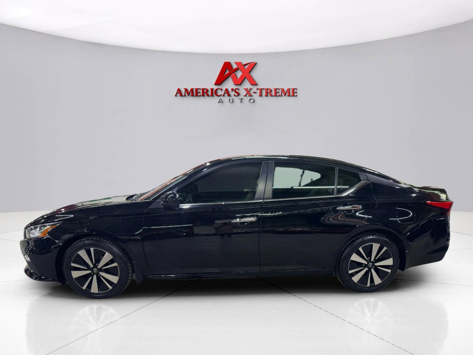 2021 Nissan Altima 2.5 SV photo 2