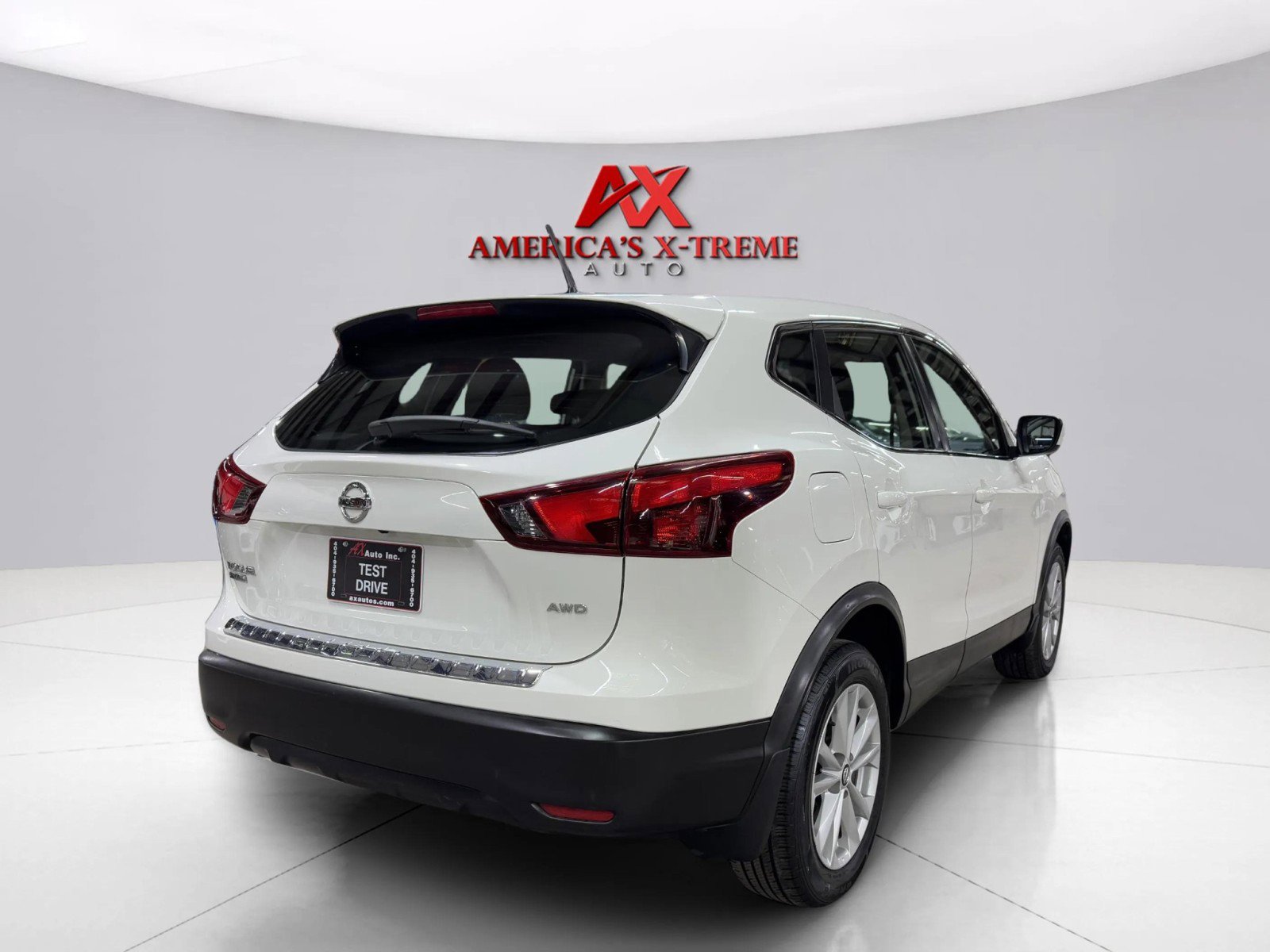 2019 Nissan Rogue Sport S photo 2
