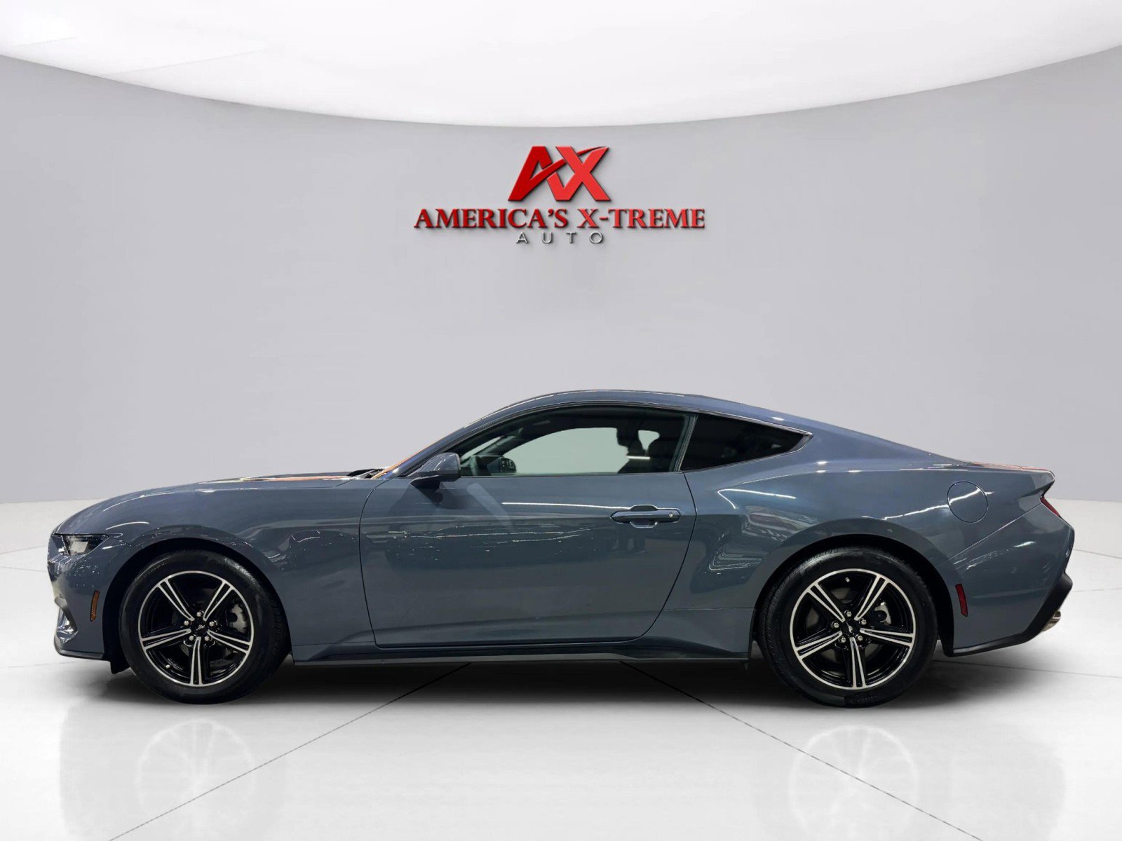 2025 Ford Mustang EcoBoost photo 3