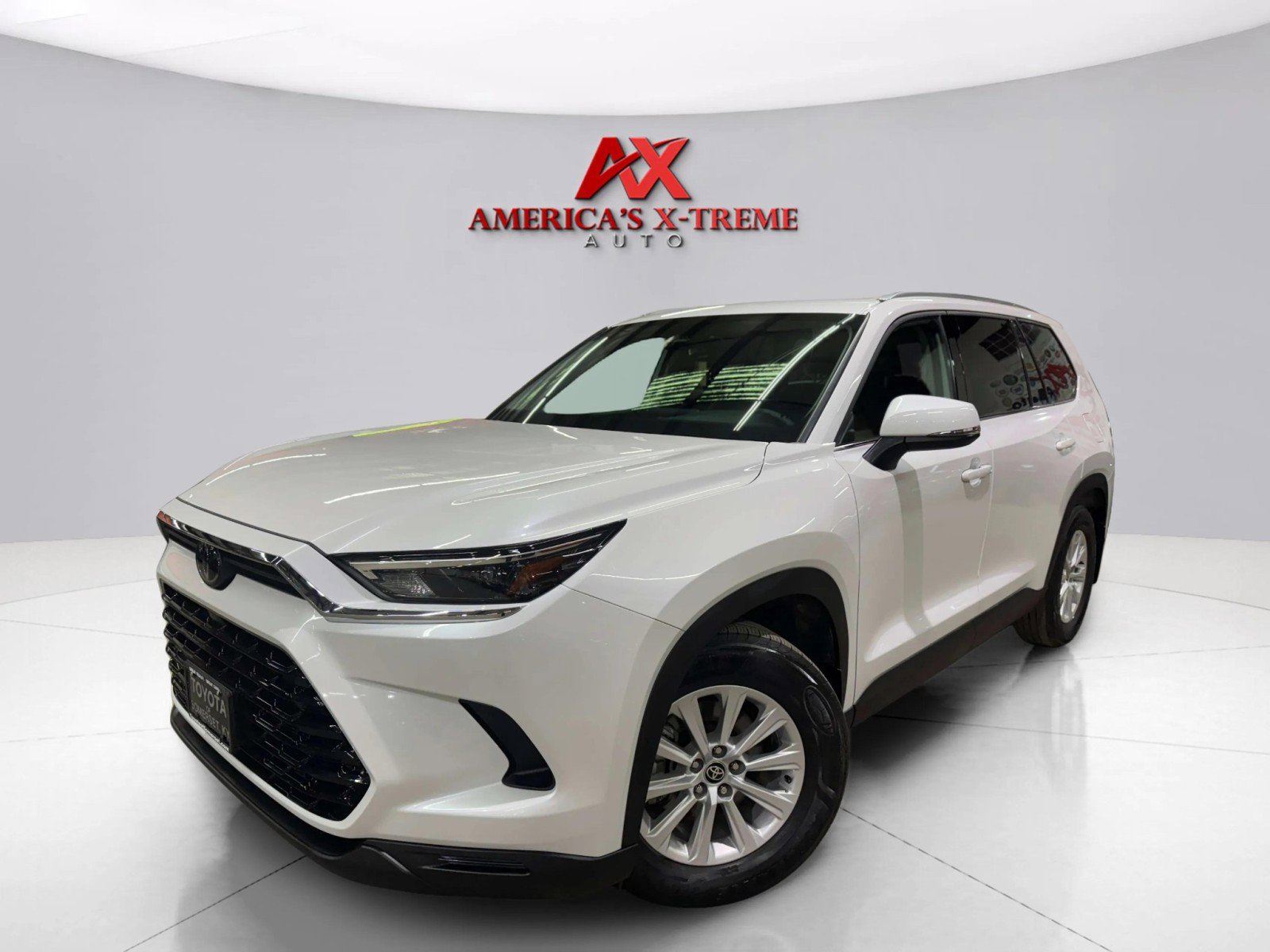 2024 Toyota Grand Highlander XLE photo 2