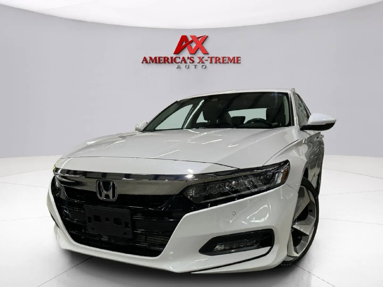 2019 Honda Accord Touring 2.0T photo 2