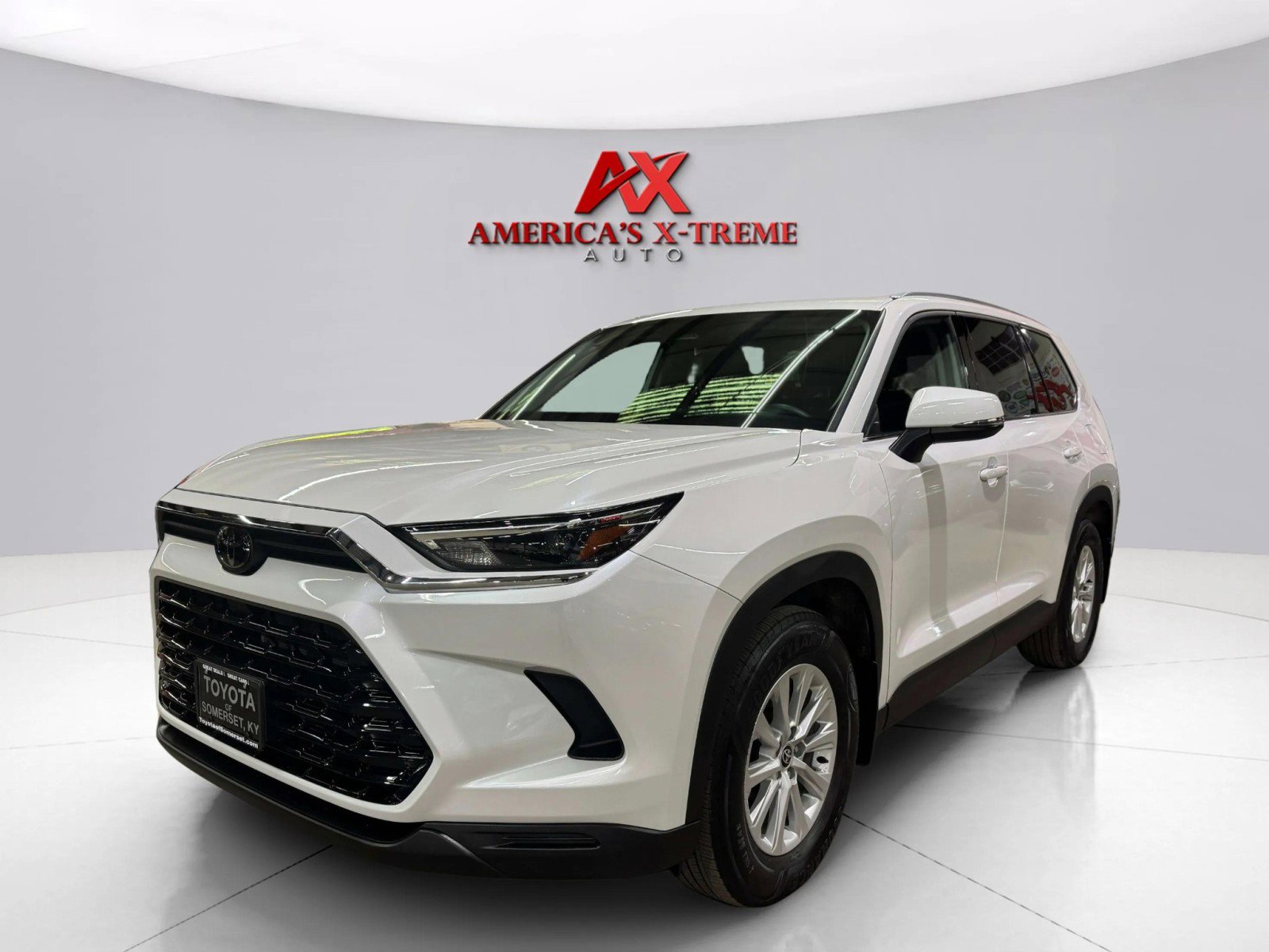 2024 Toyota Grand Highlander XLE photo 3