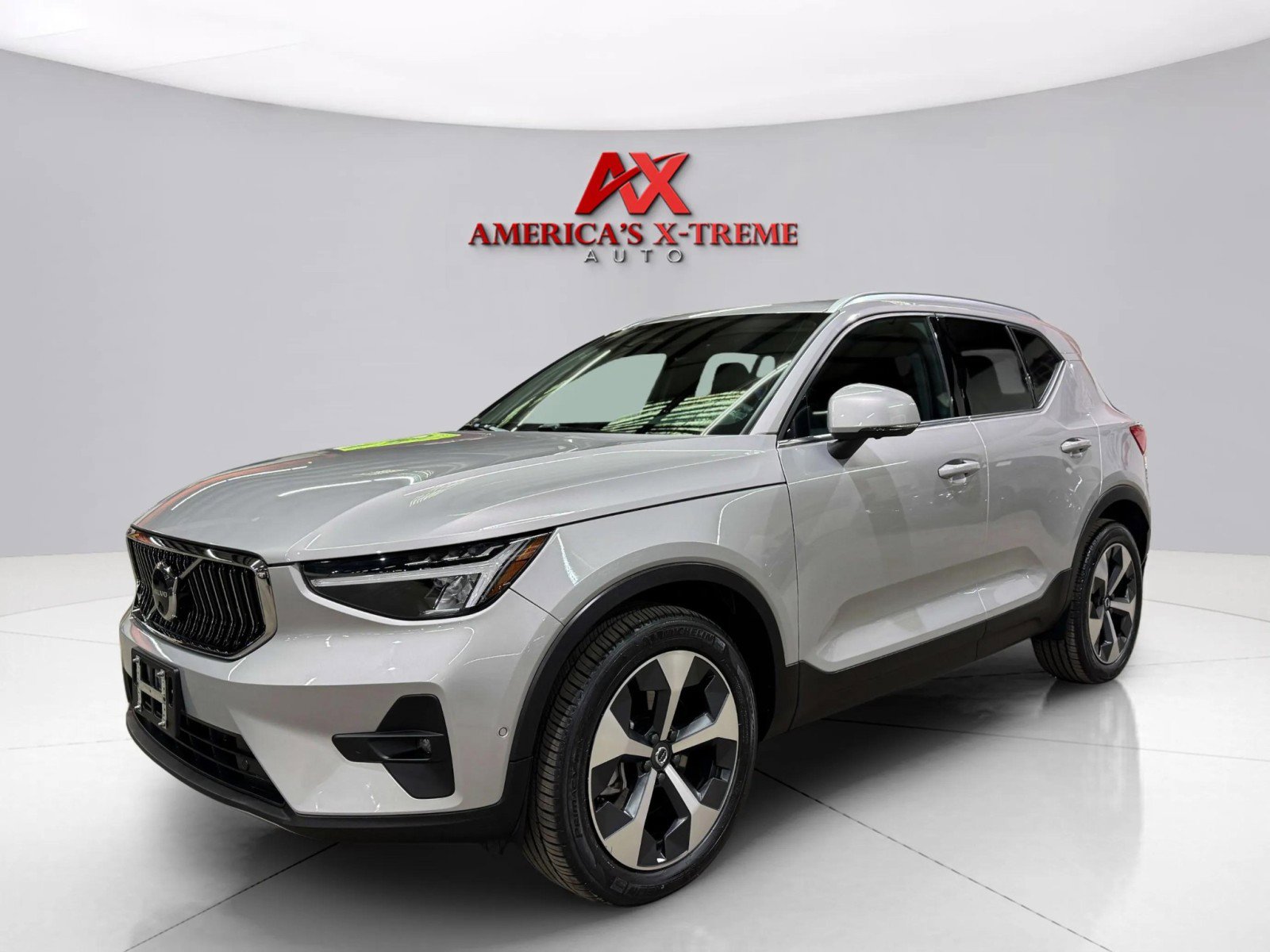 2023 Volvo XC40 AWD Plus photo 3