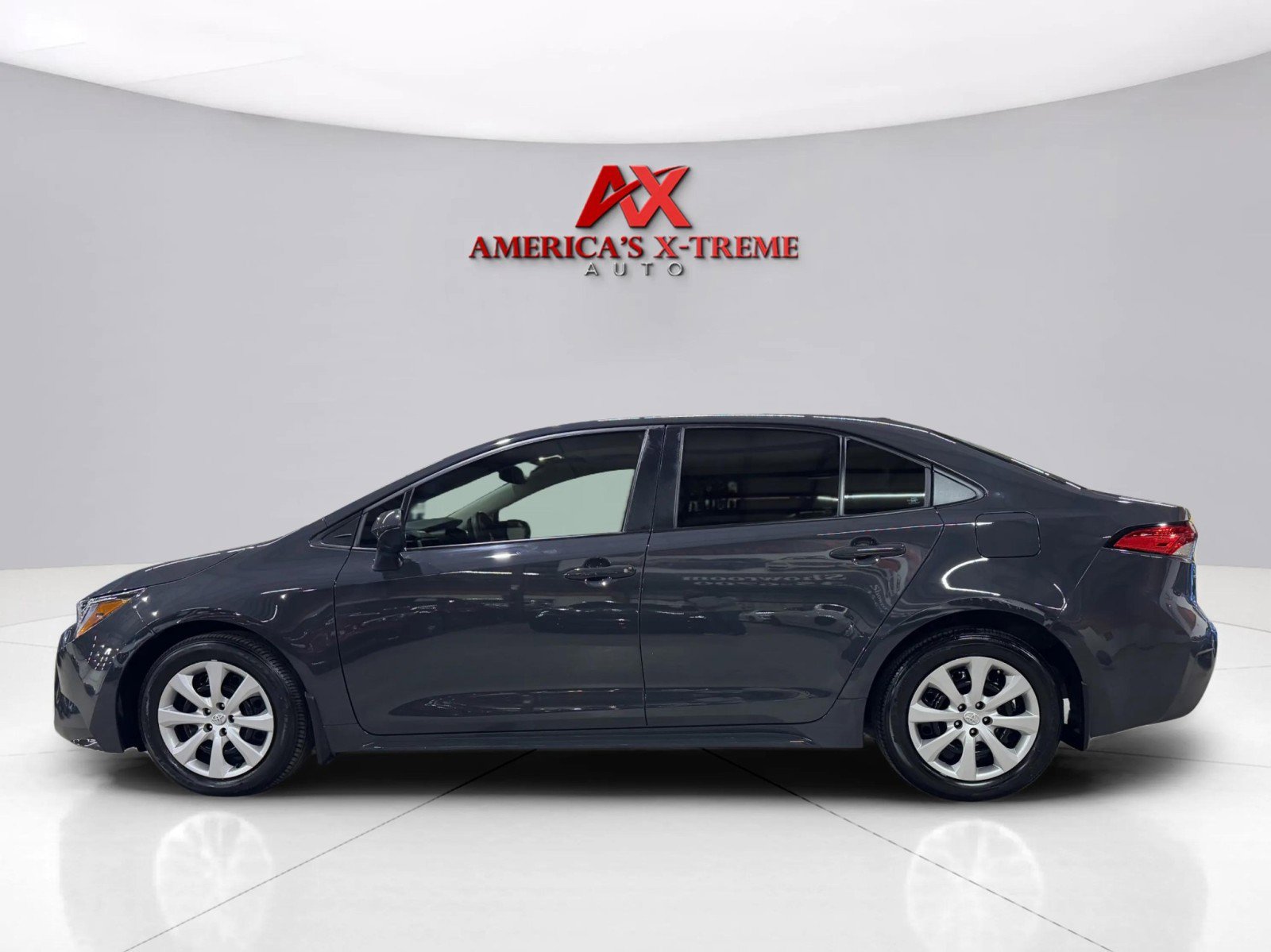 2025 Toyota Corolla LE photo 3