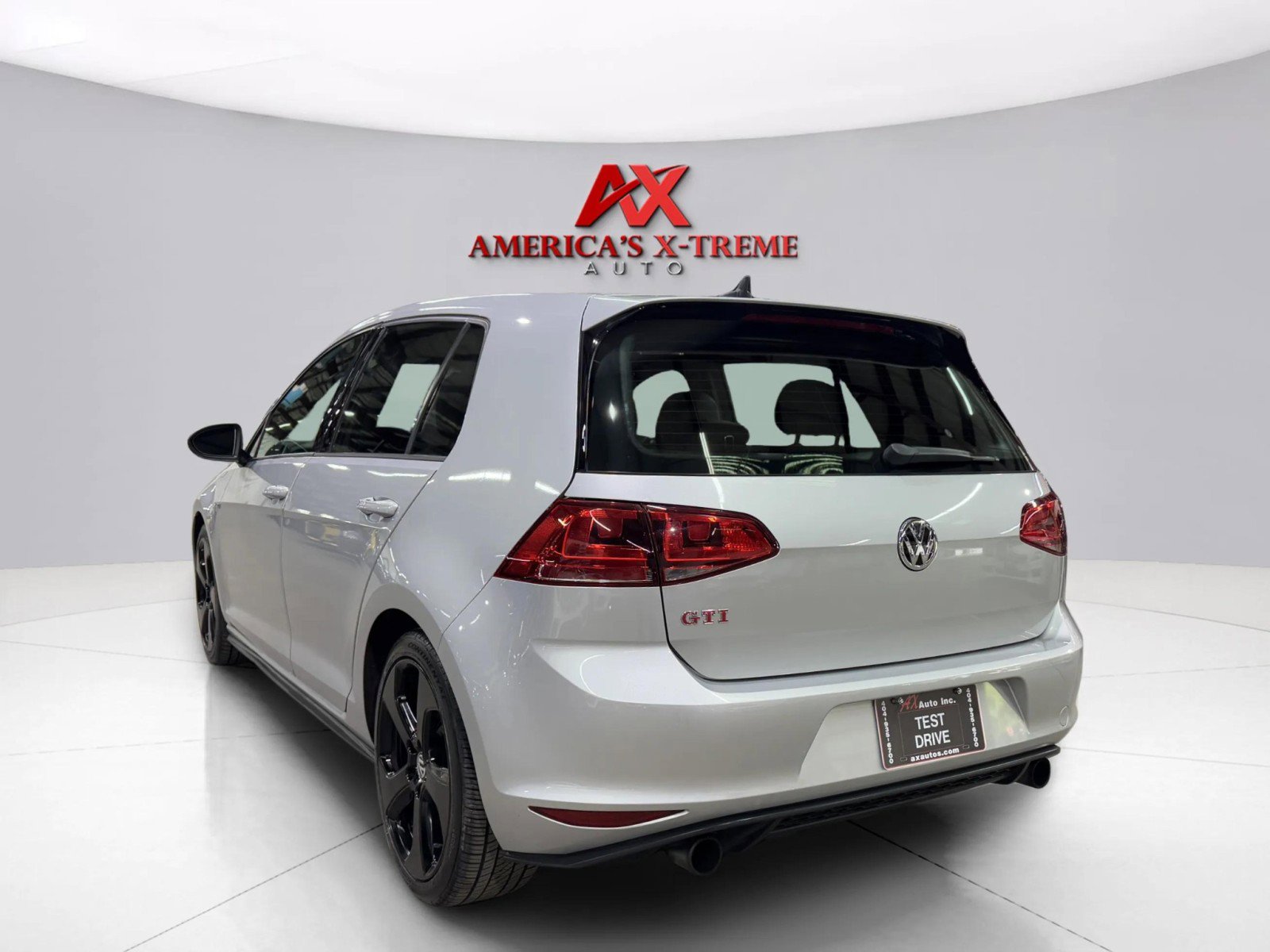 2017 Volkswagen Golf GTI S photo 3