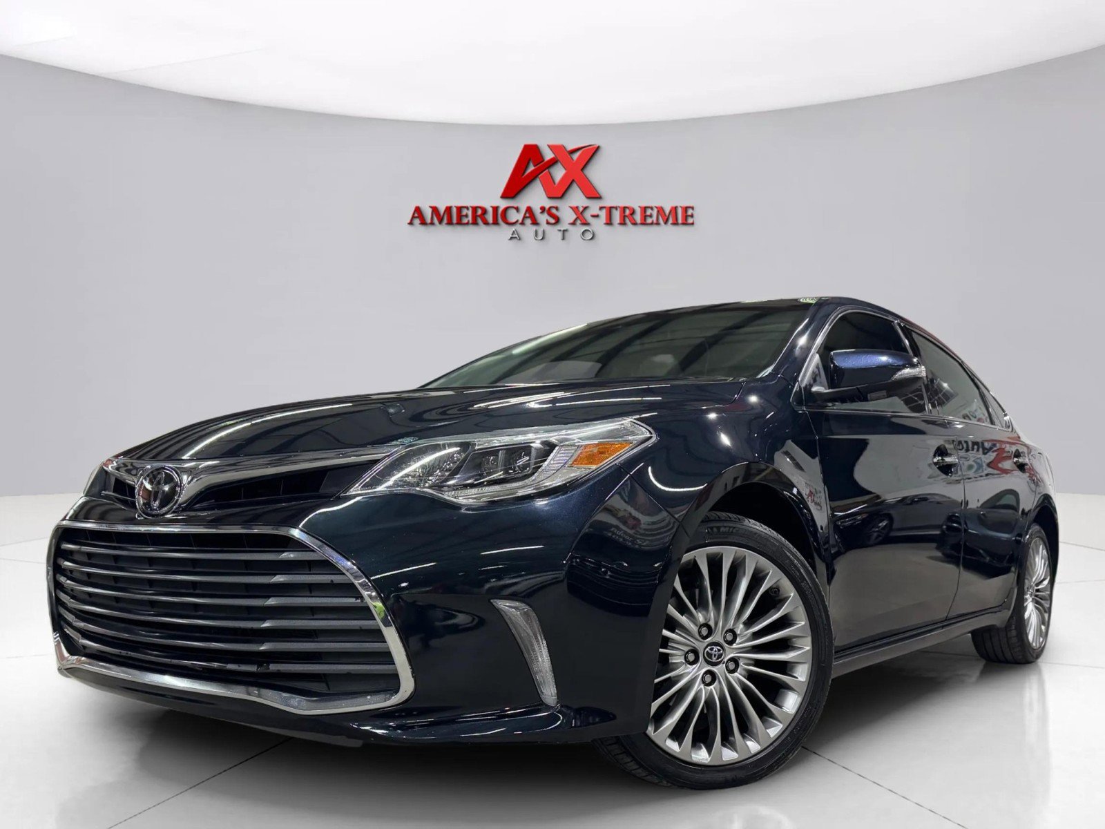 2018 Toyota Avalon Limited photo 2