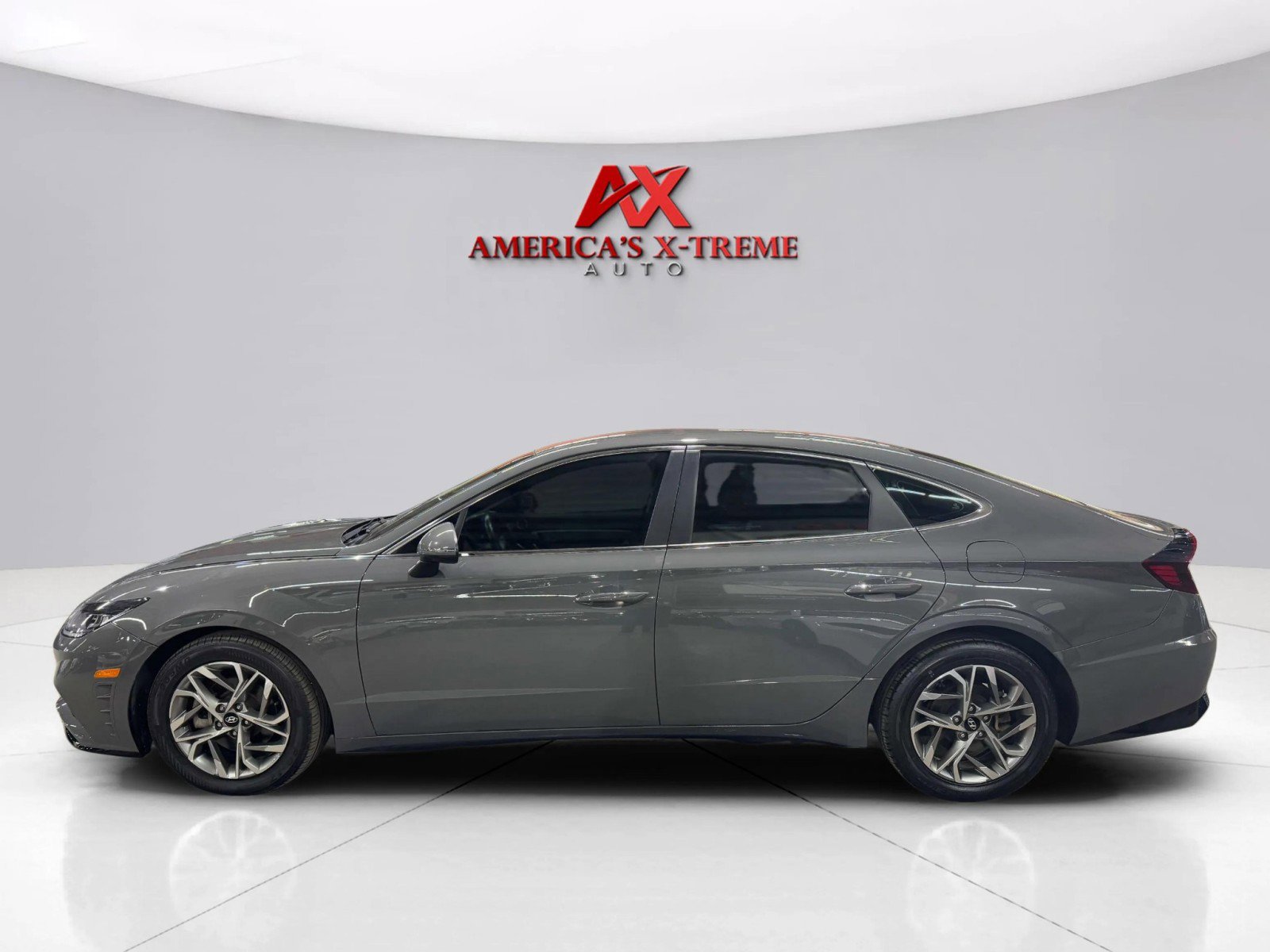 2020 Hyundai Sonata SEL photo 2