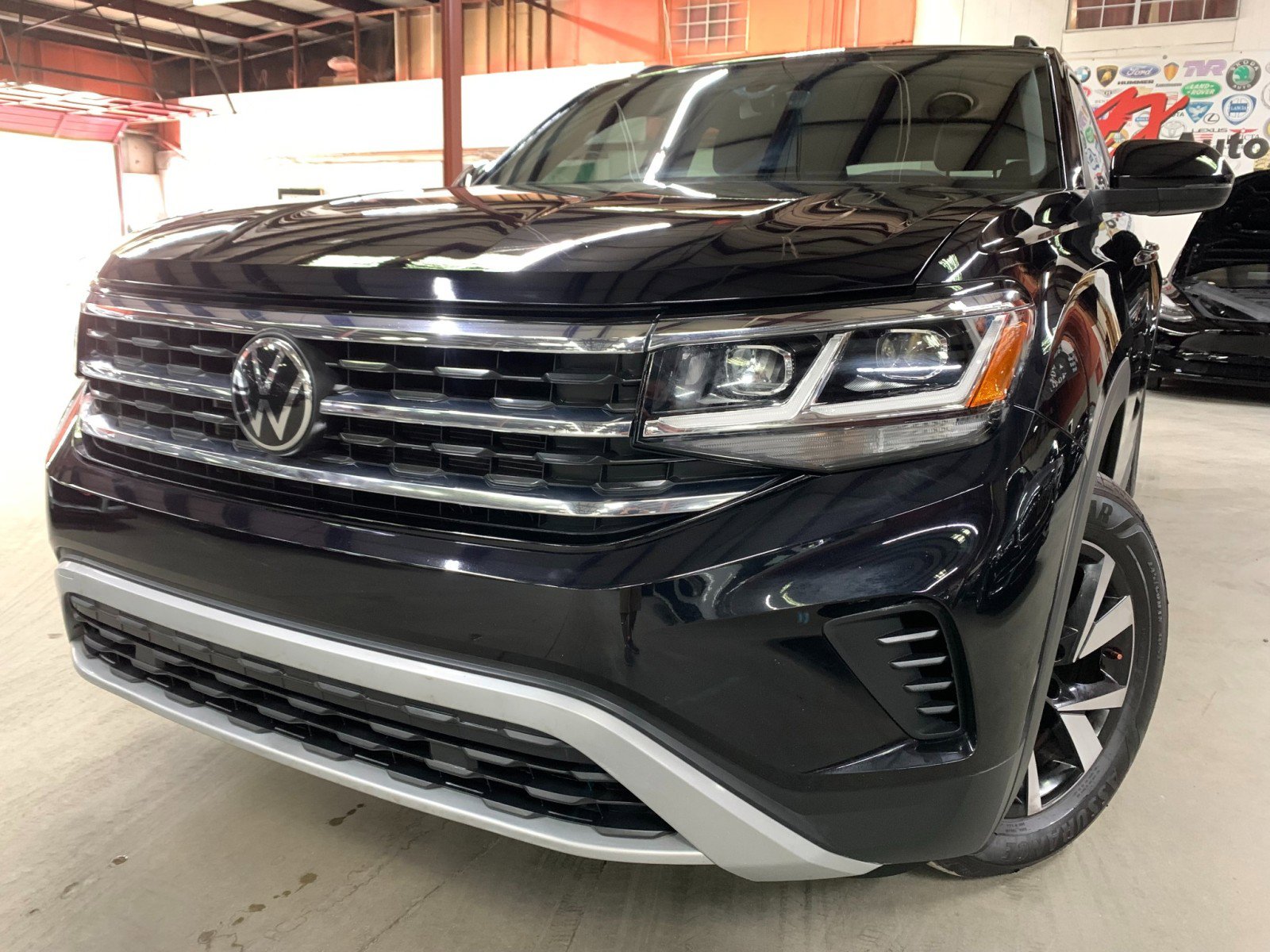 2023 Volkswagen Atlas Cross Sport SE photo 2