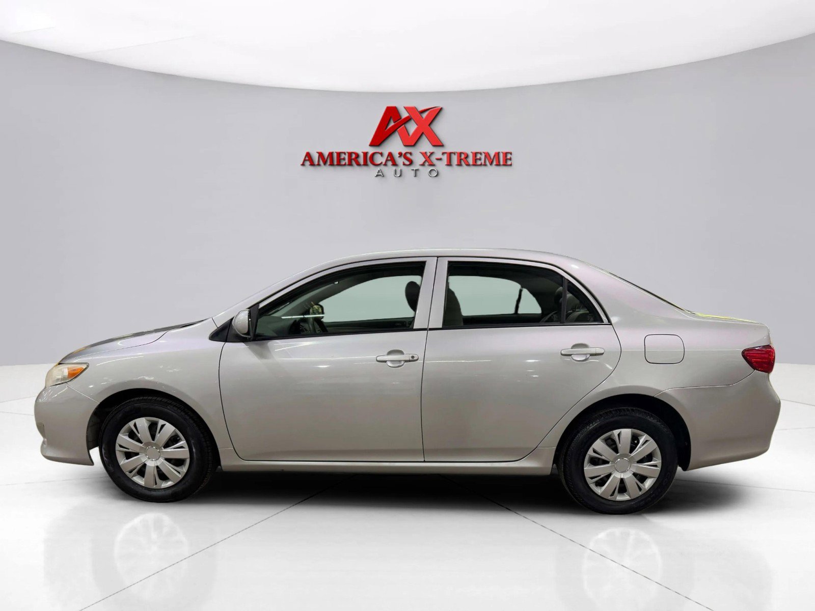 2010 Toyota Corolla LE photo 3