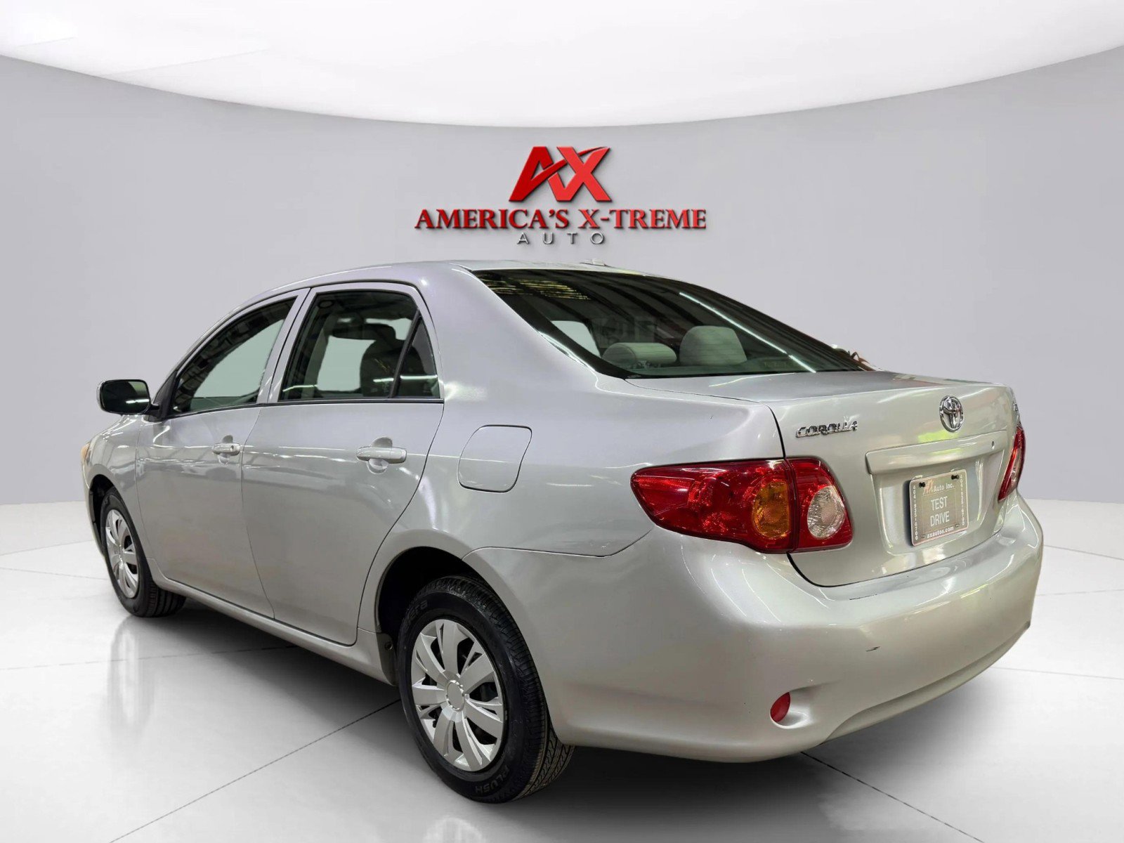 2010 Toyota Corolla LE photo 4