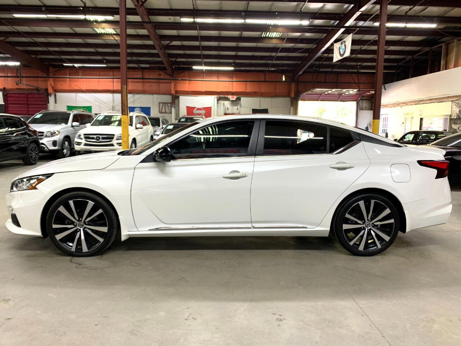 2021 Nissan Altima SR photo 3