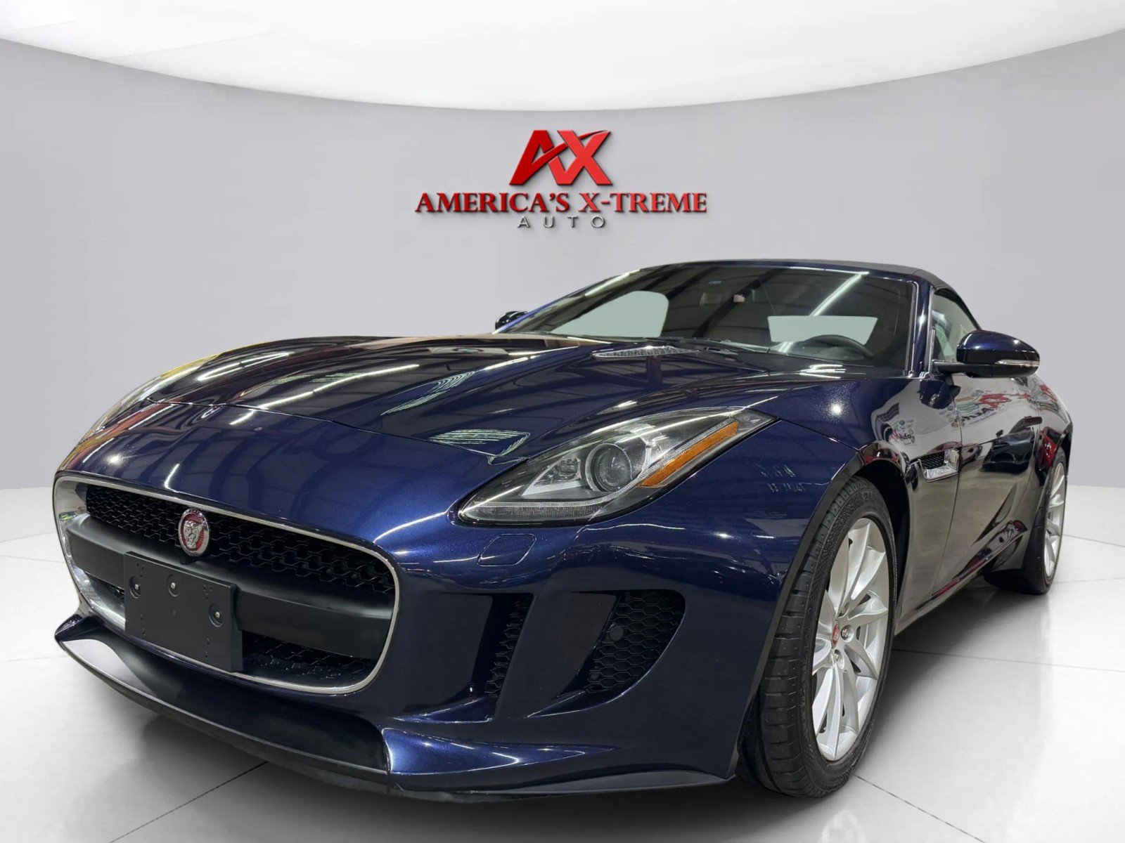 2017 Jaguar F-TYPE Premium photo 3