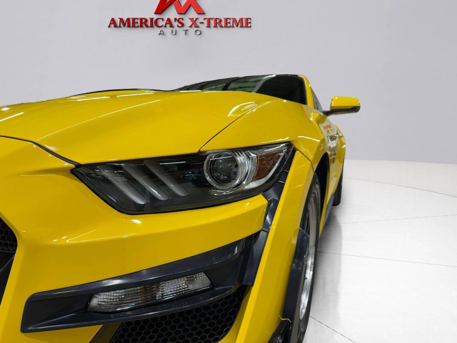 2017 Ford Mustang EcoBoost Premium photo 2