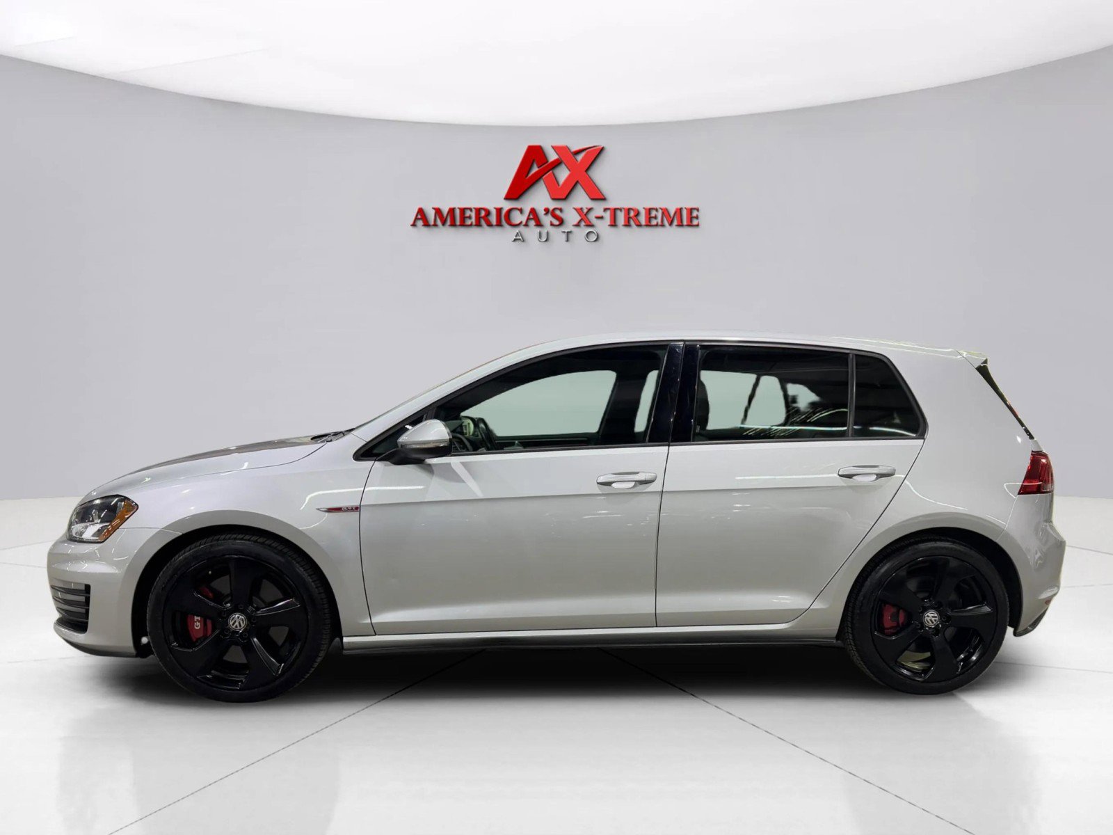 2017 Volkswagen Golf GTI S photo 2