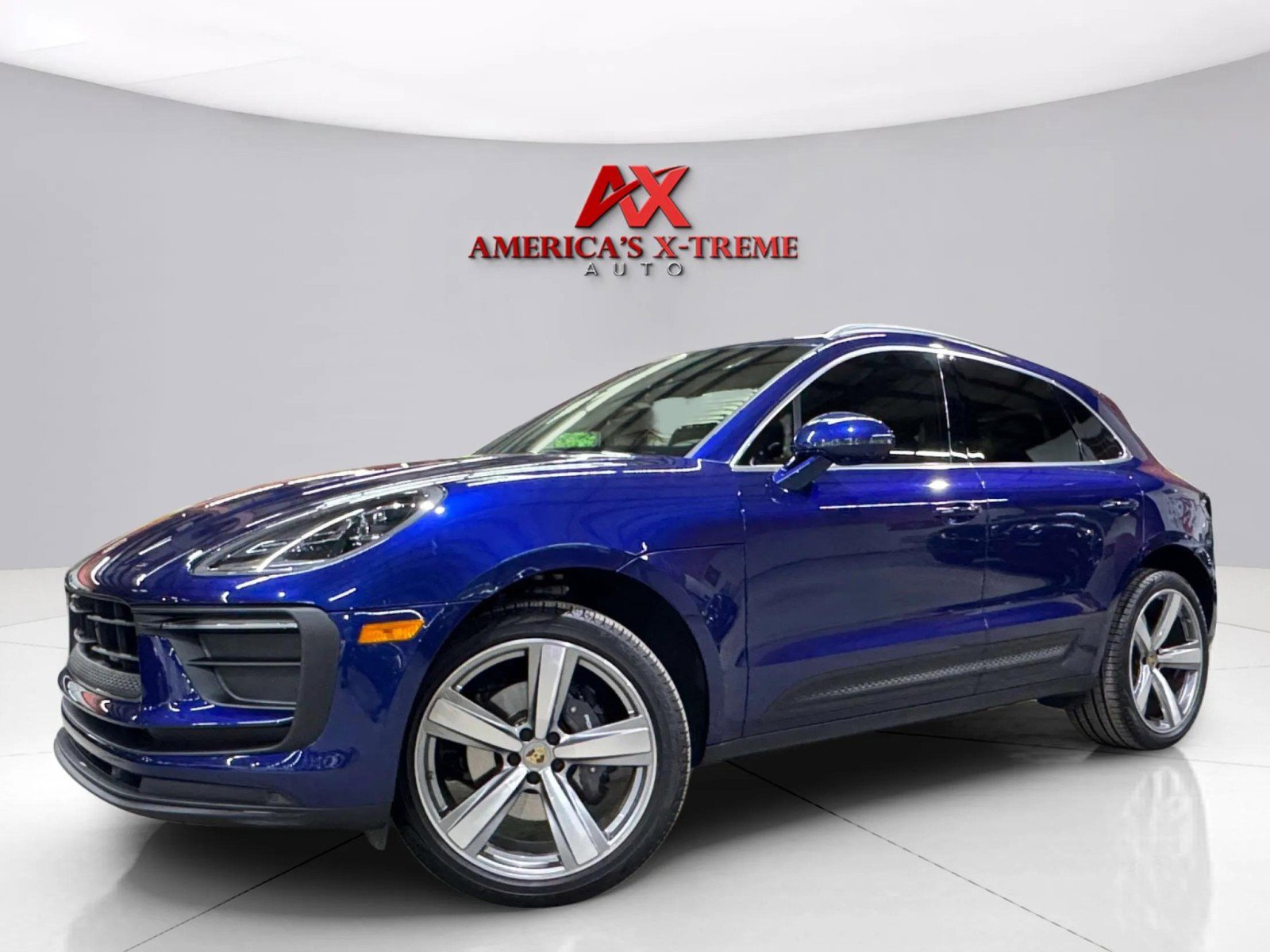 2024 Porsche Macan photo 3